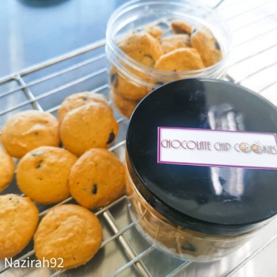 CHOCOLATE CHIP COOKIES