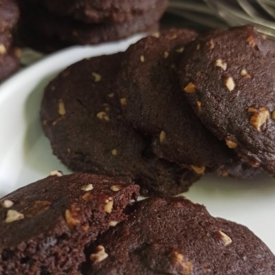 Dark coklat cip with almond