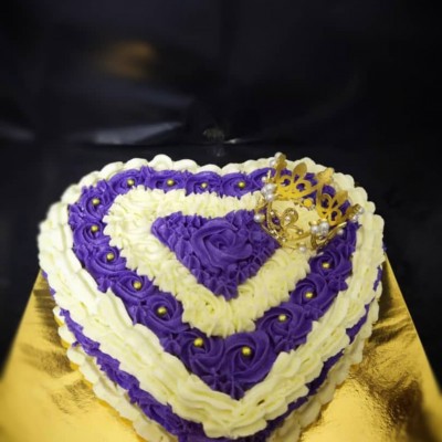 CUSTOMIZED CAKES