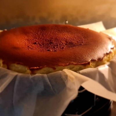 BASQUE BURNT CHEESECAKES (WHOLE CAKE)