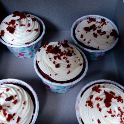 RED VELVET CUPCAKES WITH CHEESE CREAM