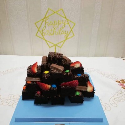 BROWNIES TOWER WITH KIT KAT AND STRAWBERRY TOPPING