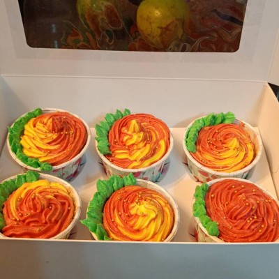COLOURFUL BUTTER CREAM ICING CUPCAKES