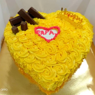 CLASSIC BUTTER CAKE WITH KITKAT CHOCOLATE