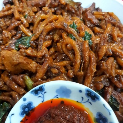 YOGI VEGE HOKKIEN MEE